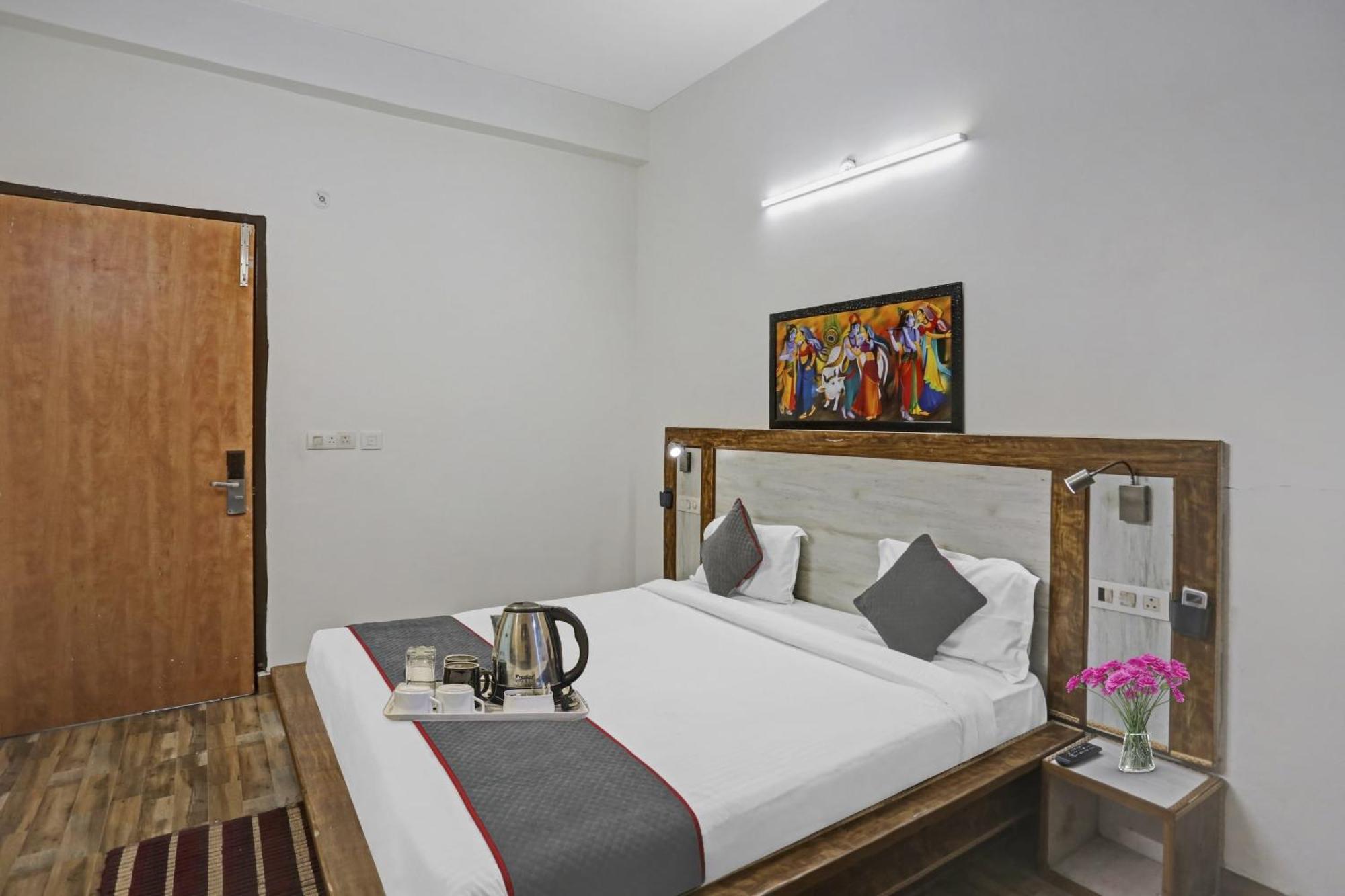 Townhouse Gn Stay Near Gnida Office Metro Station Greater Noida Buitenkant foto