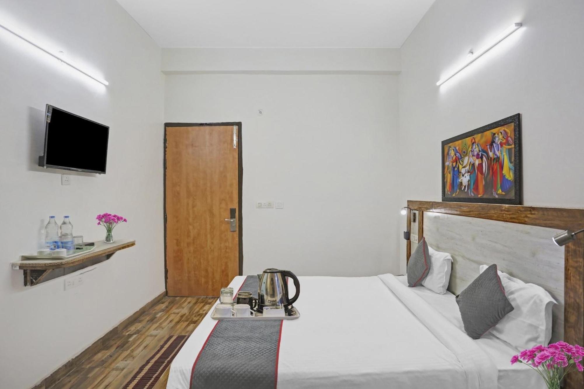 Townhouse Gn Stay Near Gnida Office Metro Station Greater Noida Buitenkant foto