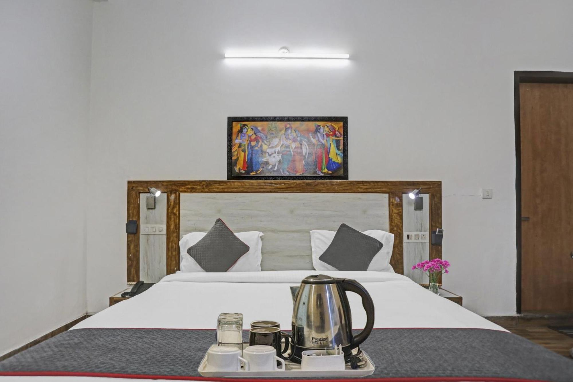 Townhouse Gn Stay Near Gnida Office Metro Station Greater Noida Buitenkant foto