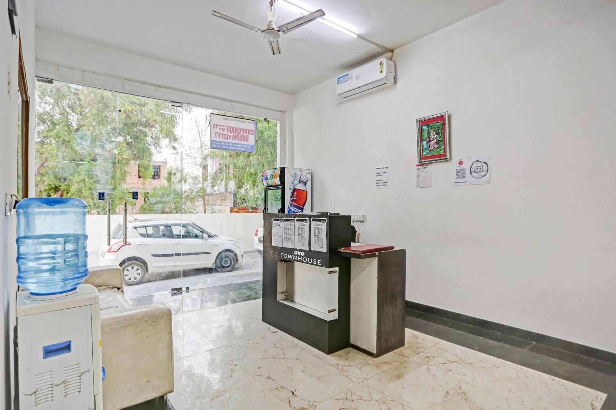 Townhouse Gn Stay Near Gnida Office Metro Station Greater Noida Buitenkant foto