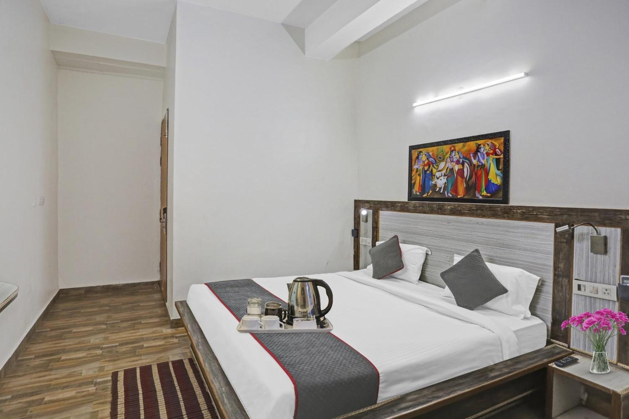 Townhouse Gn Stay Near Gnida Office Metro Station Greater Noida Buitenkant foto