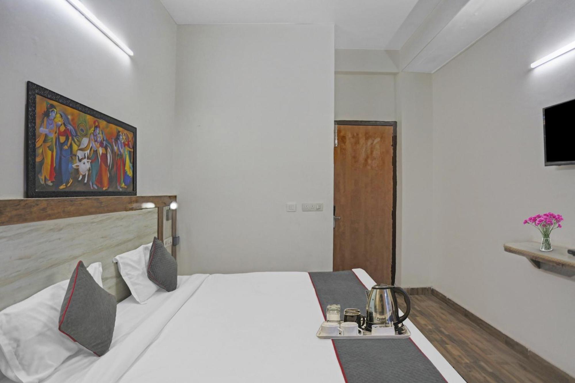 Townhouse Gn Stay Near Gnida Office Metro Station Greater Noida Buitenkant foto